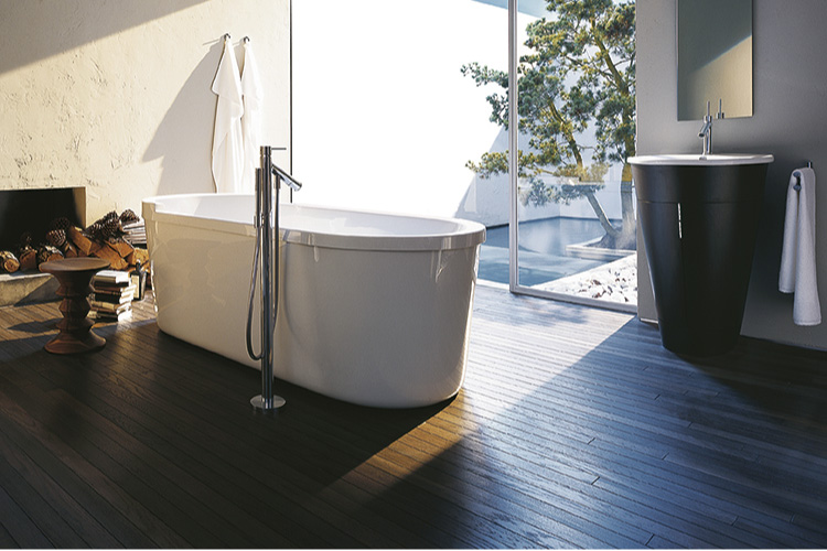 写真:AXOR(アクサー)水栓とバスタブ